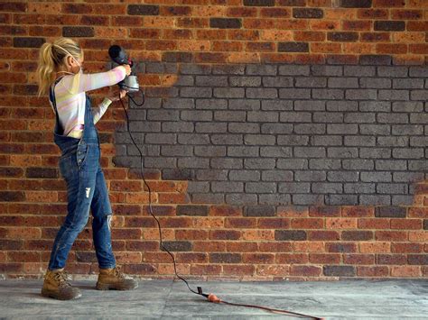 Can You Spray Paint Brick: Exploring the Possibilities and Beyond